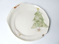 http://www.francesleeceramics.com/files/gimgs/th-4_30 cm- christmas plate 1.jpg